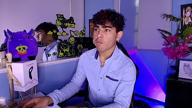 LucasCarterr  online show from 10/20/25, 10:21