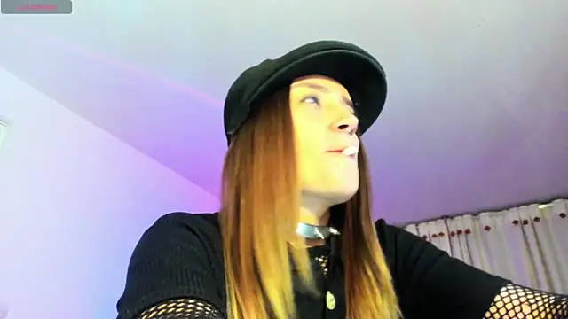 Snapshot of Hat_girl chatting on 09/11/25, 04:56 Hat girl online show from 09/11/25, 04:56