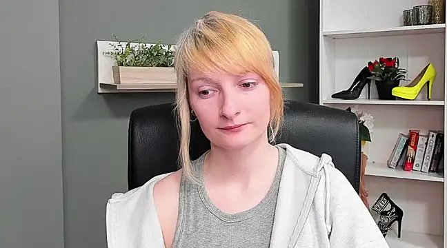 Snapshot of hottieBlair chatting on 03/19/25, 10:44 hottieBlair online show from 03/19/25, 10:44