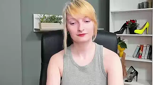 Snapshot of hottieBlair chatting on 03/19/25, 01:51 hottieBlair online show from 03/19/25, 01:51