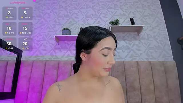 Snapshot of MelinaCruz chatting on 11/06/25, 03:40 MelinaCruz online show from 11/06/25, 03:40