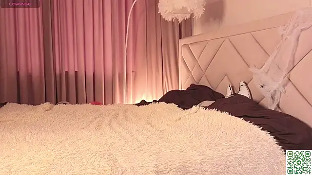 Snapshot of NormaCusson chatting on 11/01/25, 07:10 NormaCusson online show from 11/01/25, 07:10