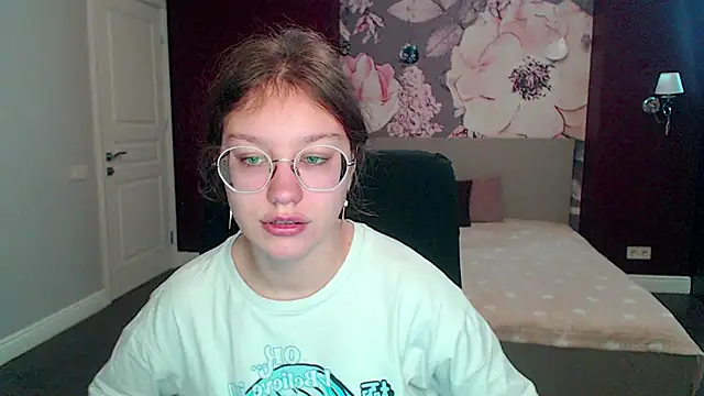 AngelinaLow online show from 03/19/25, 12:12