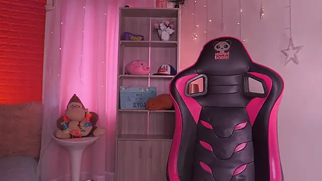 Snapshot of Madison_Mayer chatting on 10/03/25, 01:08 Madison Mayer online show from 10/03/25, 01:08