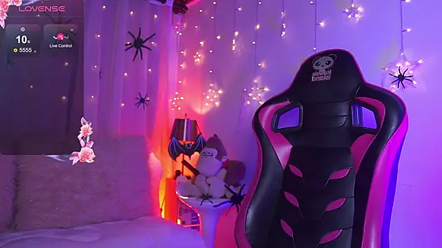 Snapshot of Madison_Mayer chatting on 10/17/25, 12:41 Madison Mayer online show from 10/17/25, 12:41