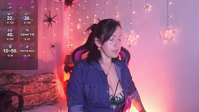 Snapshot of Madison_Mayer chatting on 10/27/25, 12:31 Madison Mayer online show from 10/27/25, 12:31