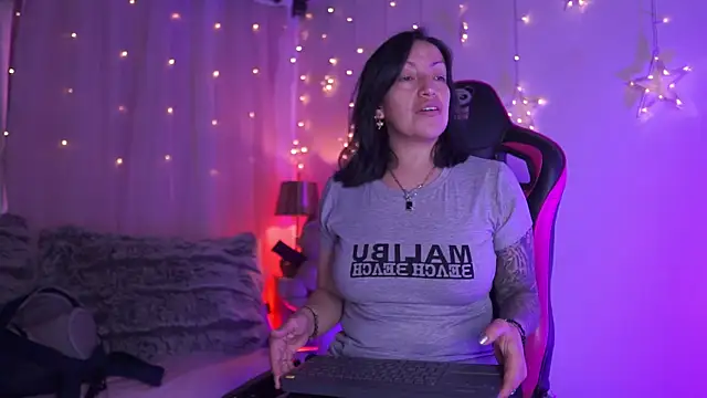 Snapshot of Madison_Mayer chatting on 11/06/25, 12:17 Madison Mayer online show from 11/06/25, 12:17