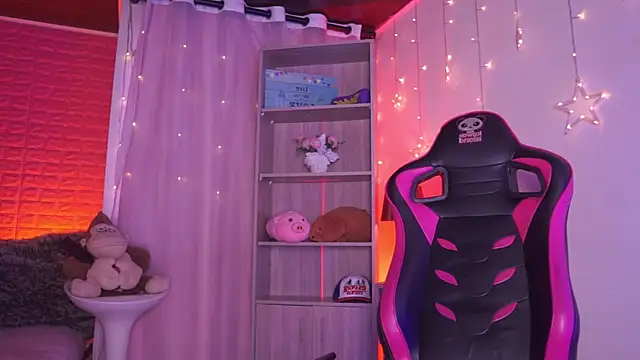 Snapshot of Madison_Mayer chatting on 11/11/25, 12:27 Madison Mayer online show from 11/11/25, 12:27