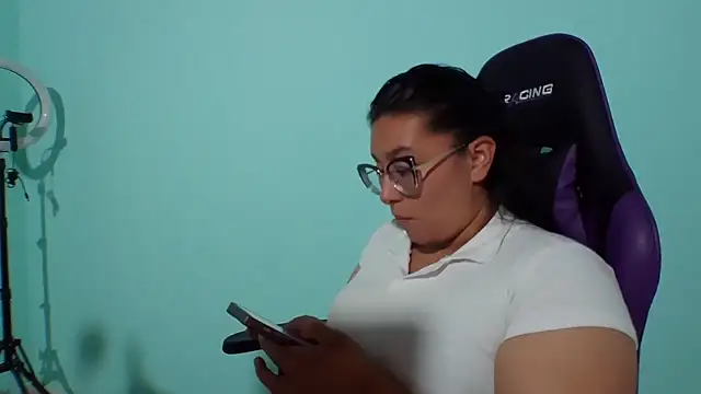 Snapshot of cloe_starr chatting on 10/10/25, 11:04 cloe starr online show from 10/10/25, 11:04