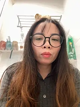 Snapshot of aa520uv chatting on 10/31/25, 01:28 aa520uv online show from 10/31/25, 01:28