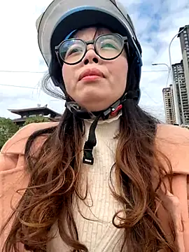 Snapshot of aa520uv chatting on 11/13/25, 04:22 aa520uv online show from 11/13/25, 04:22