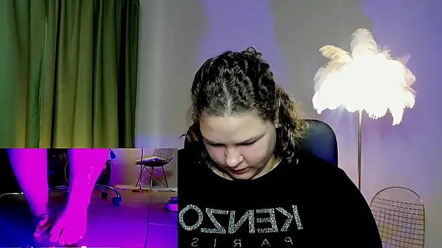 FlorenceAnderson online show from 10/14/25, 09:32