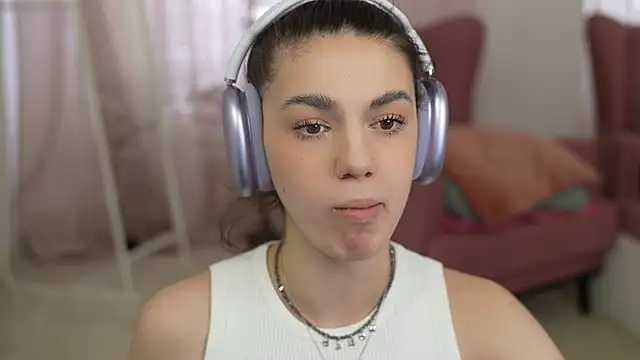 Snapshot of mystica_ chatting on 03/17/25, 07:02 mystica online show from 03/17/25, 07:02