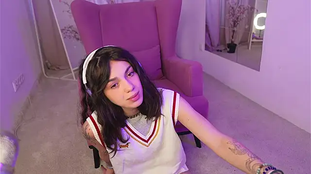 Snapshot of mystica_ chatting on 09/19/25, 07:21 mystica online show from 09/19/25, 07:21