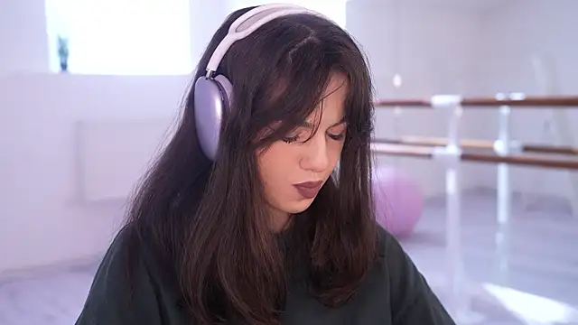 Snapshot of mystica_ chatting on 09/30/25, 08:41 mystica online show from 09/30/25, 08:41