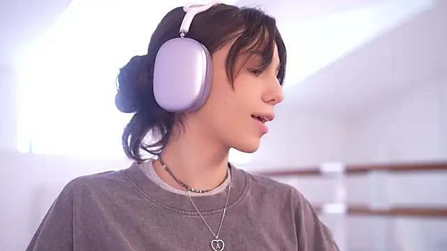 Snapshot of mystica_ chatting on 10/01/25, 07:36 mystica online show from 10/01/25, 07:36