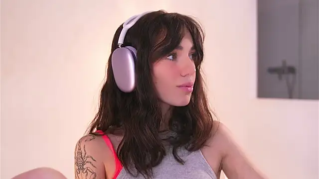 Snapshot of mystica_ chatting on 10/07/25, 09:17 mystica online show from 10/07/25, 09:17