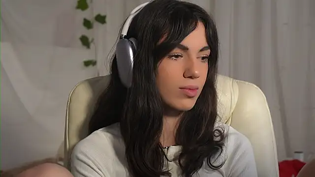 Snapshot of mystica_ chatting on 11/06/25, 05:41 mystica online show from 11/06/25, 05:41