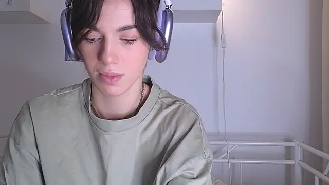 Snapshot of mystica_ chatting on 11/21/25, 09:08 mystica online show from 11/21/25, 09:08