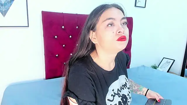 Mia Collivens online show from 10/13/25, 11:21