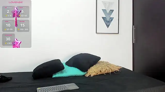 Mia Collivens online show from 10/30/25, 12:17