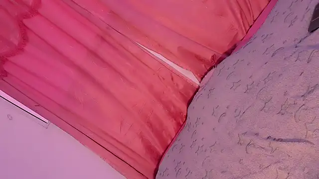 Snapshot of Mariana-ofc chatting on 11/13/25, 11:09 Mariana-ofc online show from 11/13/25, 11:09