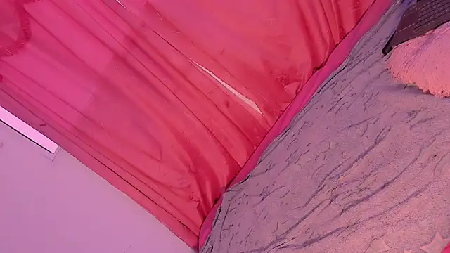 Snapshot of Mariana-ofc chatting on 11/18/25, 11:47 Mariana-ofc online show from 11/18/25, 11:47