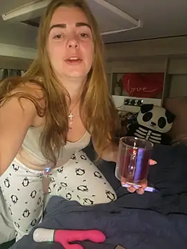 Snapshot of Amesthyst_destiny chatting on 10/15/25, 10:21 Amesthyst destiny online show from 10/15/25, 10:21