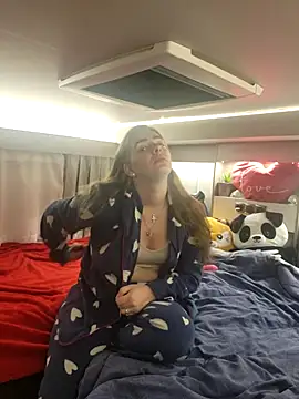 Snapshot of Amesthyst_destiny chatting on 10/17/25, 02:26 Amesthyst destiny online show from 10/17/25, 02:26