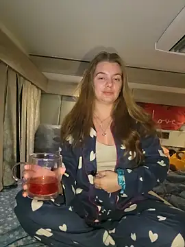 Snapshot of Amesthyst_destiny chatting on 10/19/25, 01:28 Amesthyst destiny online show from 10/19/25, 01:28