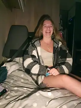 Snapshot of Amesthyst_destiny chatting on 10/25/25, 08:14 Amesthyst destiny online show from 10/25/25, 08:14