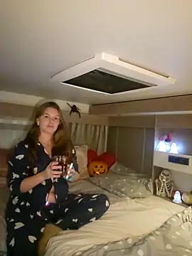 Snapshot of Amesthyst_destiny chatting on 10/30/25, 11:27 Amesthyst destiny online show from 10/30/25, 11:27