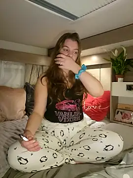 Snapshot of Amesthyst_destiny chatting on 11/16/25, 04:07 Amesthyst destiny online show from 11/16/25, 04:07