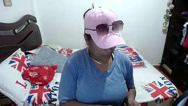 Tu-Reina online show from 10/26/25, 06:58