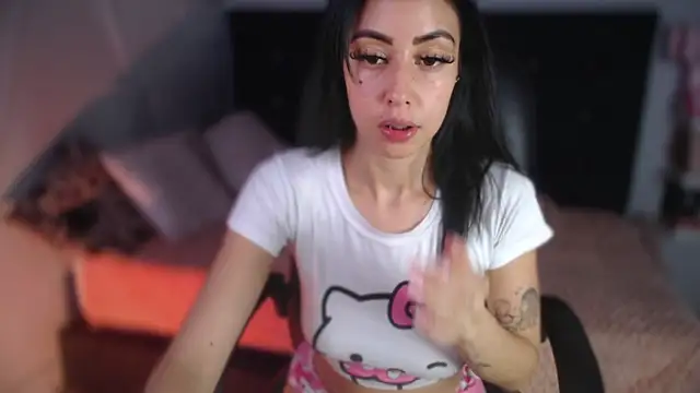 Snapshot of Taylor_dolll chatting on 11/20/25, 06:35 Taylor dolll online show from 11/20/25, 06:35