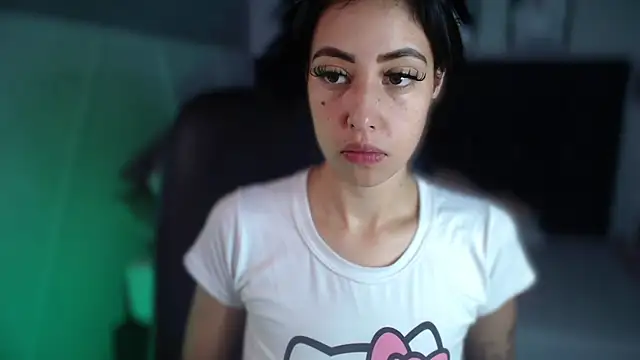 Snapshot of Taylor_dolll chatting on 11/20/25, 06:40 Taylor dolll online show from 11/20/25, 06:40