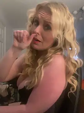 Snapshot of Mistress-LillyRose chatting on 03/19/25, 04:02 Mistress-LillyRose online show from 03/19/25, 04:02
