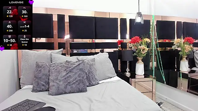 keylamillerr online show from 10/20/25, 07:58