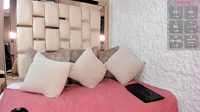 keylamillerr online show from 10/28/25, 05:04