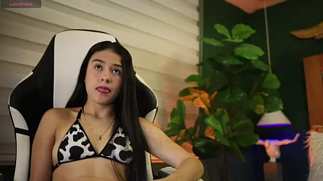 Snapshot of Danaa_Rouse chatting on 10/21/25, 08:53 Danaa Rouse online show from 10/21/25, 08:53