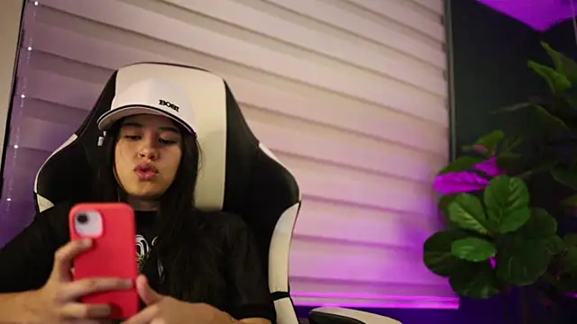 Snapshot of Danaa_Rouse chatting on 10/31/25, 09:27 Danaa Rouse online show from 10/31/25, 09:27