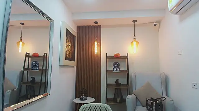 Coral Lise online show from 10/23/25, 11:09