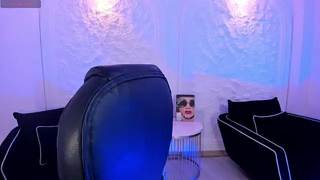 Snapshot of CandaseRussell chatting on 10/05/25, 11:57 CandaseRussell online show from 10/05/25, 11:57