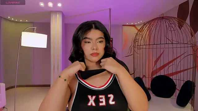 Snapshot of CandaseRussell chatting on 10/30/25, 08:31 CandaseRussell online show from 10/30/25, 08:31