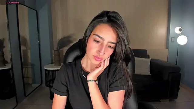 Snapshot of LarisaSmirnov chatting on 09/19/25, 04:25 LarisaSmirnov online show from 09/19/25, 04:25