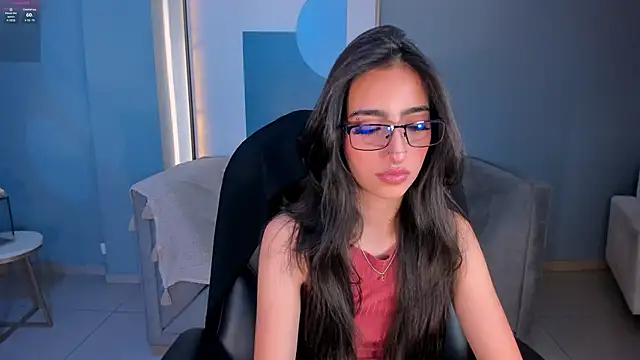 Snapshot of LarisaSmirnov chatting on 10/02/25, 04:08 LarisaSmirnov online show from 10/02/25, 04:08