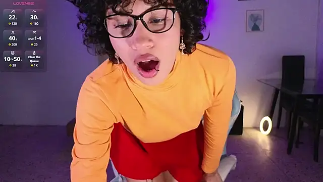 eleselas online show from 10/31/25, 11:50