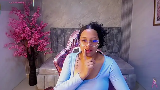 Snapshot of zhara_rose_s chatting on 09/19/25, 04:03 zhara rose s online show from 09/19/25, 04:03