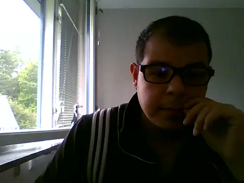 Snapshot of Alexalex_98 chatting on 09/21/25, 12:29 Alexalex 98 online show from 09/21/25, 12:29