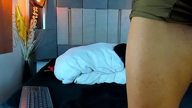 Snapshot of LilithAndKai chatting on 03/21/25, 07:11 LilithAndKai online show from 03/21/25, 07:11